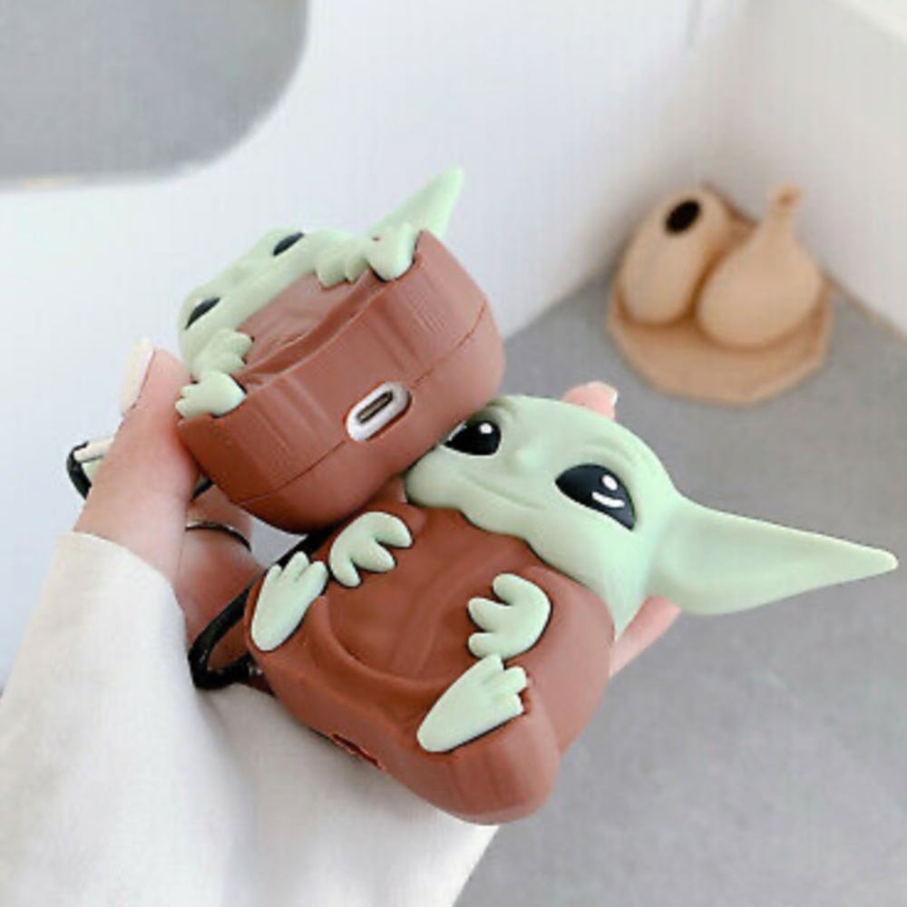 The child/Baby Yoda AirPods charging case - Picture 2 of 5